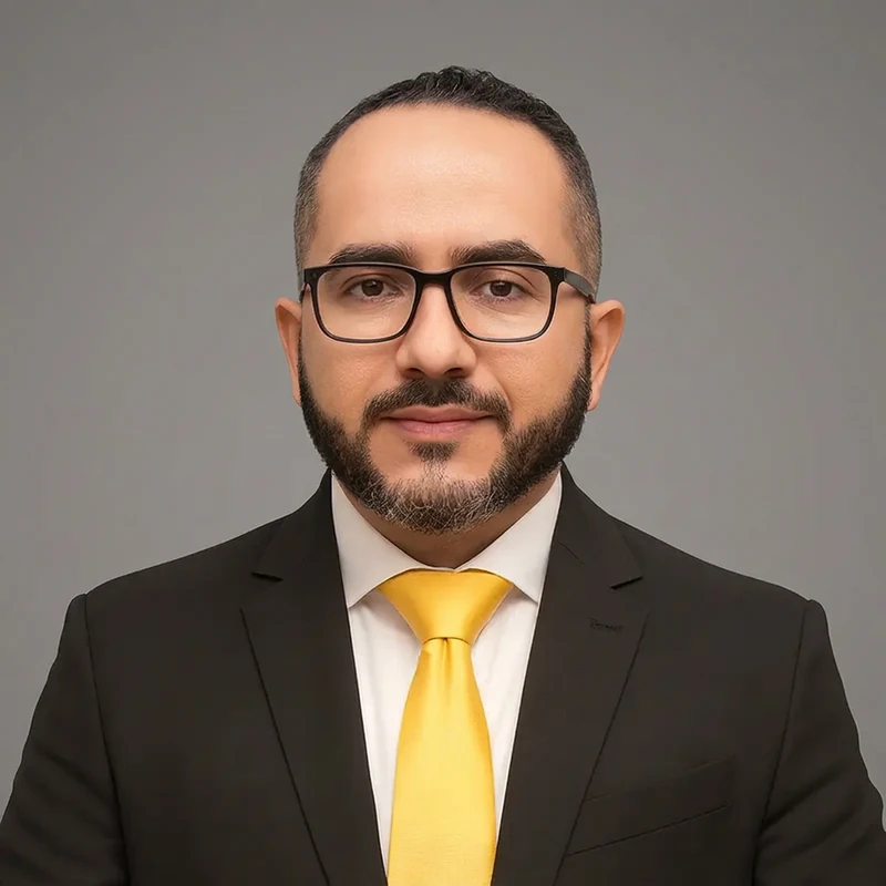 Retrato de Lic. David Arce, Abogado Asociado
